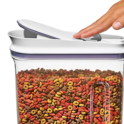 OXO Good Grips Pet Food Dispenser - 4.5 Qt/4.25 L |Ideal for up to 4lbs of Dog Food or 3.5lbs of Cat Food | Airtight Dog and Cat Food Storage Container | BPA Free