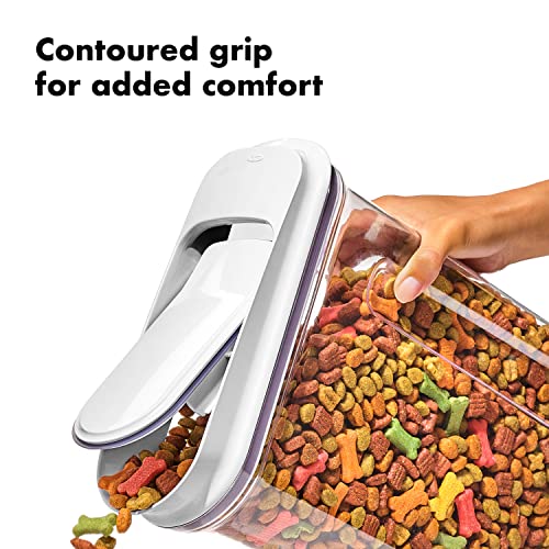 OXO Good Grips Pet Food Dispenser - 4.5 Qt/4.25 L |Ideal for up to 4lbs of Dog Food or 3.5lbs of Cat Food | Airtight Dog and Cat Food Storage Container | BPA Free